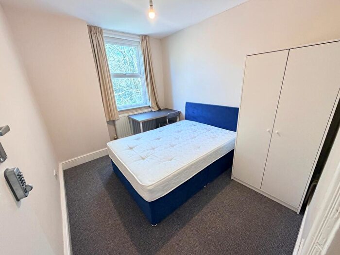 Studio To Rent In Rm, Talbot Road, Luton, Bedfordshire, LU2