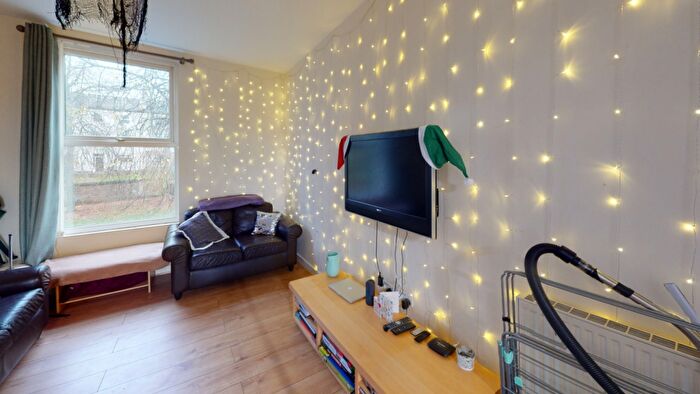 6 Bedroom Flat To Rent In Elm Avenue, Nottingham, Mapperly Park, NG3