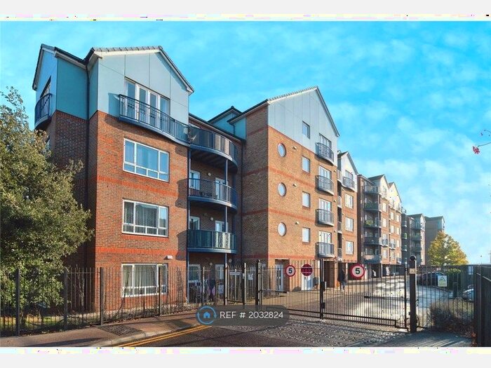 2 Bedroom Flat To Rent In Argent Street, Grays, RM17