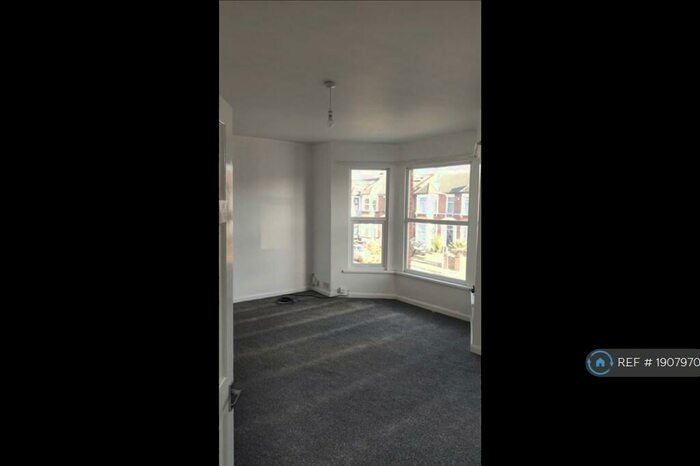 2 Bedroom Flat To Rent In Norfolk Road, Ilford, IG3