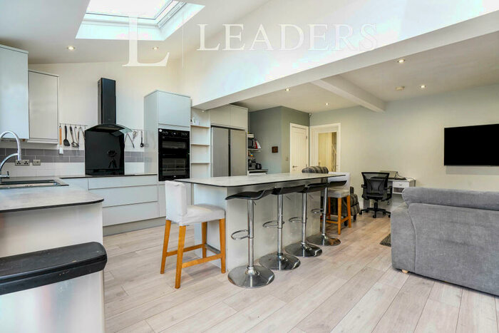 5 Bedroom Semi-Detached House To Rent In Mill Green View, Leeds, LS14