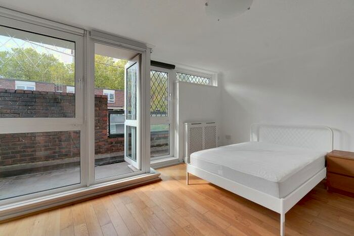 4 Bedroom Maisonette To Rent In Oakley Square, London, NW1