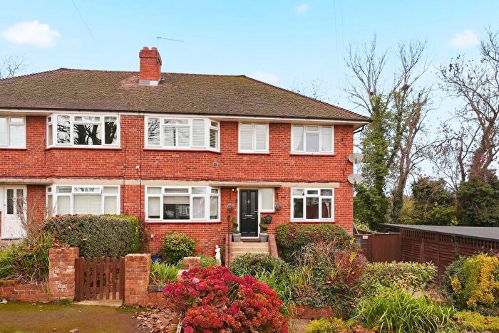 2 Bedroom Maisonette For Sale In Maple Way, Coulsdon, CR5