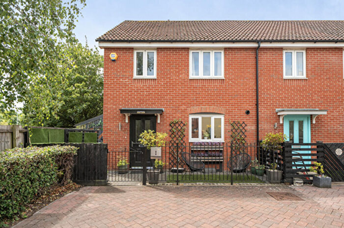 3 Bedroom End Of Terrace House For Sale In Crocus Close, Eynesbury, Cambridgeshire, PE19