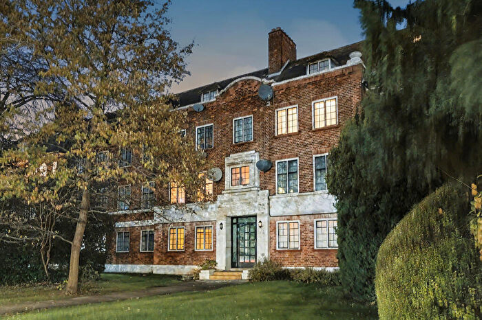 2 Bedroom Flat To Rent In Widecombe Court (), Lyttleton Road, East Finchley, N2