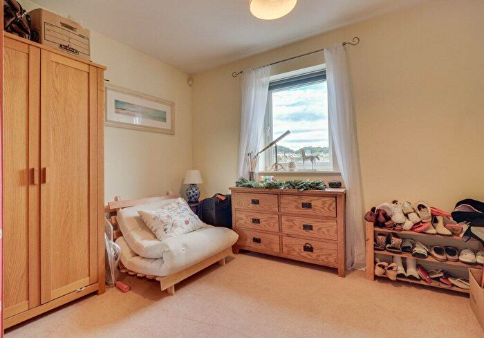 2 Bedroom Flat For Sale In Cornmill View, Horsforth, Leeds, West Yorkshire, LS18