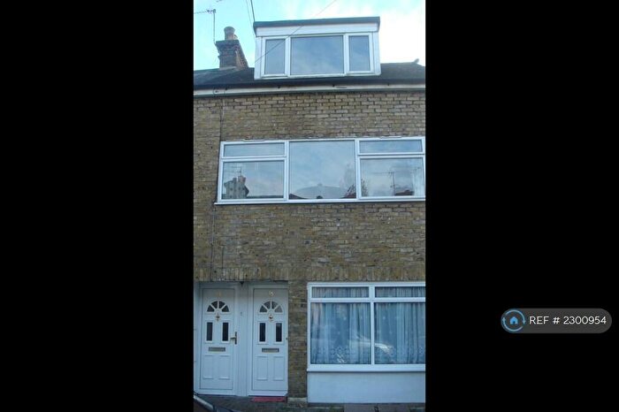 3 Bedroom Flat To Rent In Valentine Road, South Harrow, HA2
