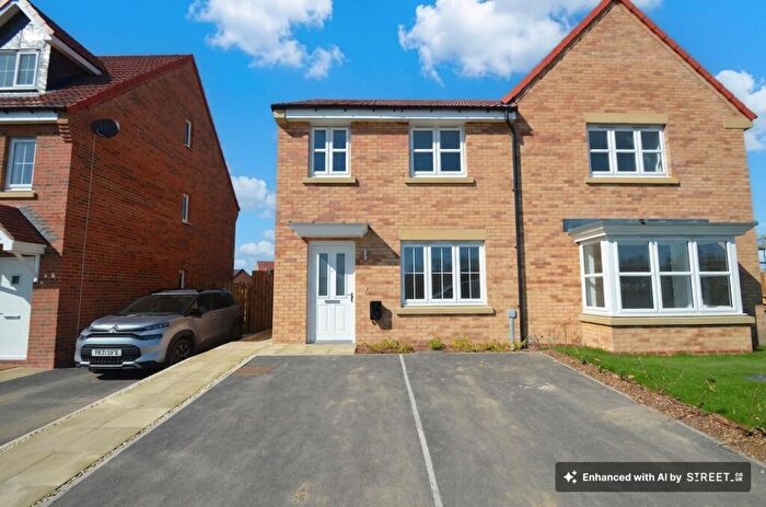 3 Bedroom Semi-Detached House To Rent In Awsworth Place, Bircotes, DN11