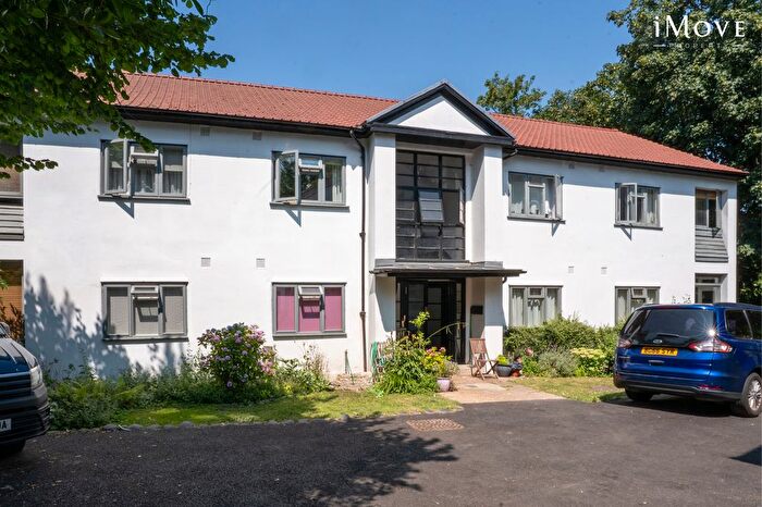 2 Bedroom Flat To Rent In Silverton Lodge, London, SE19