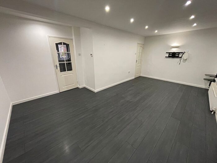 3 Bedroom Town House To Rent In Kilverstone Avenue, Leicester, LE5