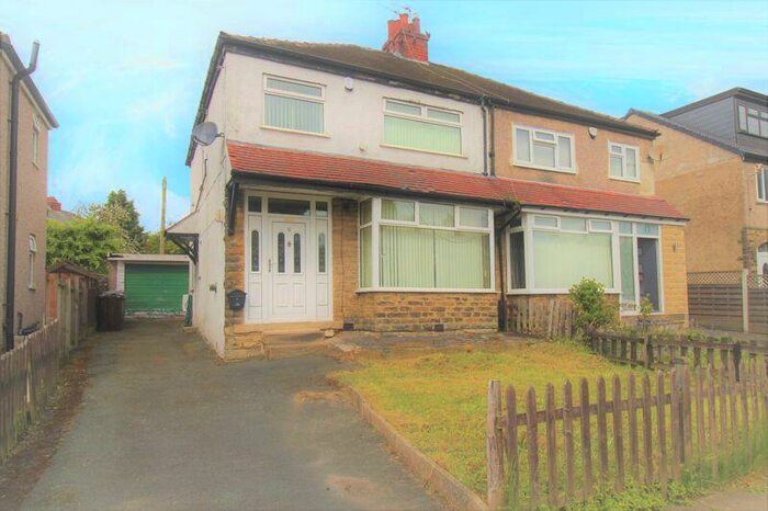 3 Bedroom Semi-Detached House To Rent In Thorn Drive, Heaton, Bradford, BD9