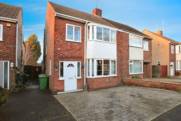 3 Bedroom Semi-Detached House For Sale In Mead Close, Peterborough, PE4
