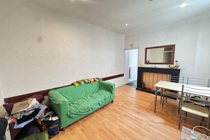 2 Bedroom Flat To Rent In Albany Road Roath, CF24