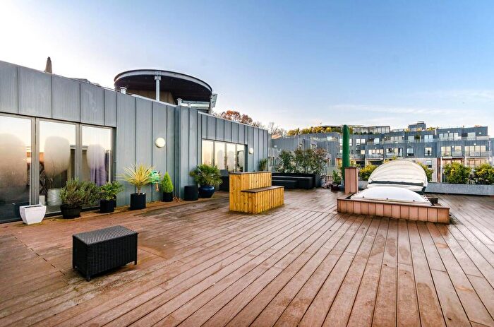 3 Bedroom Penthouse To Rent In Seren Park Gardens, Greenwich, London, SE3