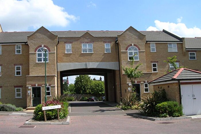 2 Bedroom Detached House To Rent In Kirkland Drive, EN2