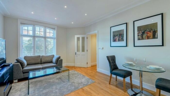 1 Bedroom Flat To Rent In Hamlet Court, Hamlet Gardens, London, W6