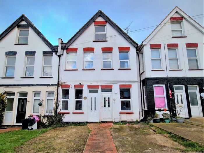 2 Bedroom Ground Flat To Rent In Fleetwood Avenue, Westcliff-On-Sea, SS0