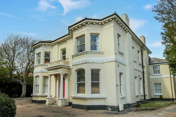 1 Bedroom Flat To Rent In Farncombe Road, Worthing, BN11