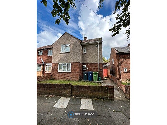 3 Bedroom Semi-Detached House To Rent In Cheltenham Close, Northolt, UB5