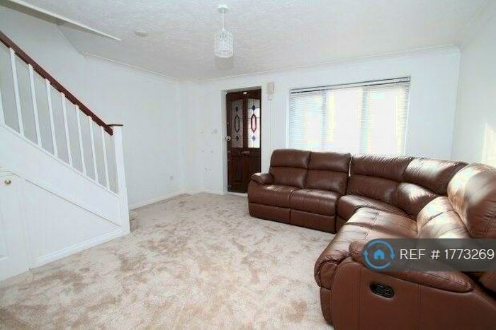 3 Bedroom Semi-Detached House To Rent In Lomond Gardens, South Croydon, CR2