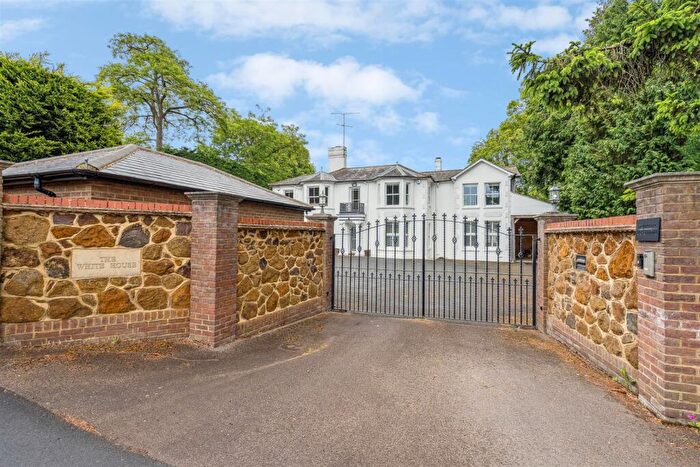 5 Bedroom Detached House For Sale In Heath Road, Leighton Buzzard, Bedfordshire, LU7