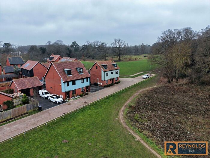 3 Bedroom Semi-Detached House For Sale In Dobson Close, Leybourne Chase, West Malling, ME19