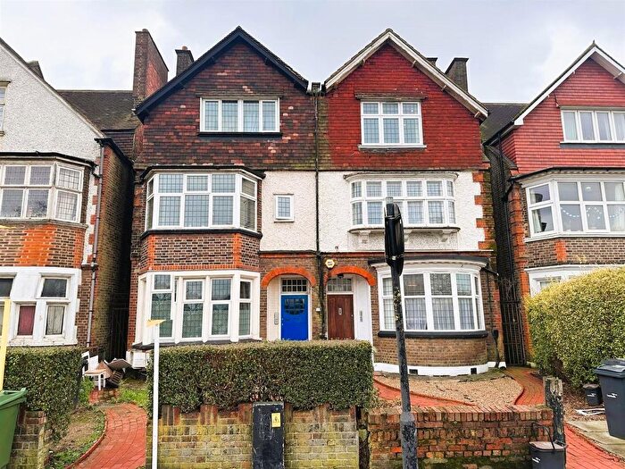 2 Bedroom Flat To Rent In Drewstead Road, London, SW16