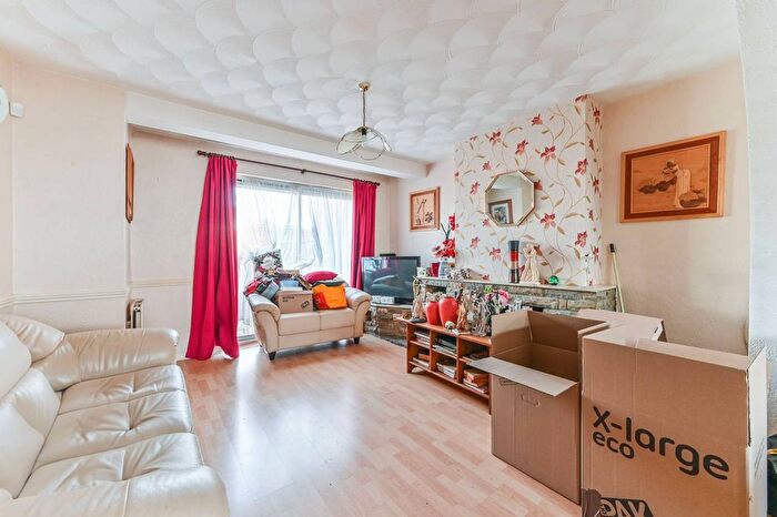 3 Bedroom Terraced House To Rent In Lyndhurst Avenue, Norbury, London, SW16