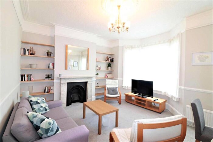 3 Bedroom Flat To Rent In Colfe Road, Forest Hill, SE23
