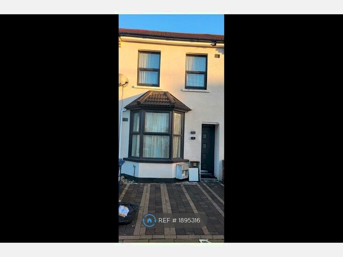 3 Bedroom Terraced House To Rent In Gordon Road, London, UB2