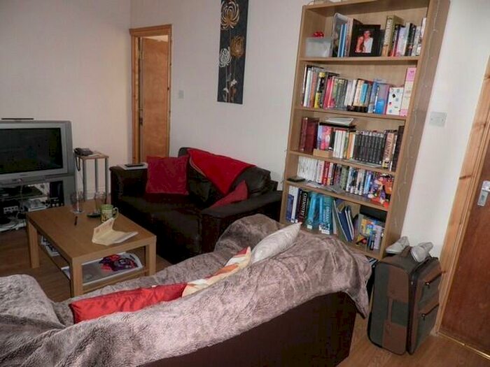 2 Bedroom Flat To Rent In Bristol Road, Birmingham, B29