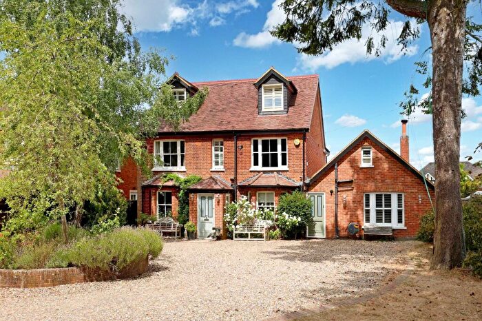 6 Bedroom Detached House For Sale In Poyle Lane, Burnham, Buckinghamshire, SL1