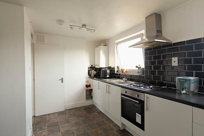 3 Bedroom Flat For Sale In Nunhead Green, Nunhead, London, SE15