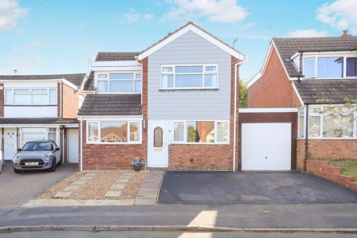4 Bedroom Link Detached House For Sale In Tong Close, Bishops Wood, Stafford, ST19