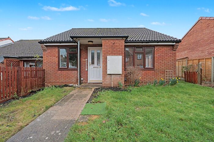 2 Bedroom Bungalow For Sale In Saxon Close, Clanfield, Waterlooville, PO8