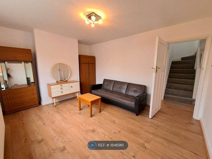 4 Bedroom Semi-Detached House To Rent In Canada Road, London, W3