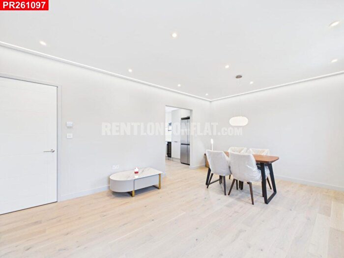 3 Bedroom Flat To Rent In Hackney – Bedrooms Flat, E5