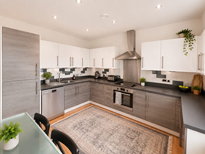 3 Bedroom Flat For Sale In Lakeside Drive, London, NW10