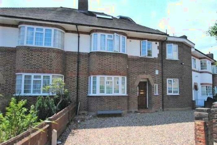 3 Bedroom Apartment To Rent In Balham Park Road, Balham, London, SW12