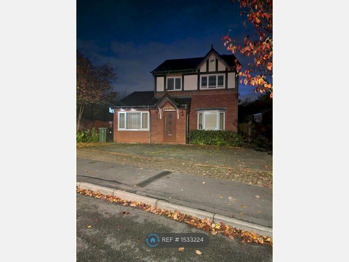 4 Bedroom Detached House To Rent In Renfrew Drive, Bolton, BL3