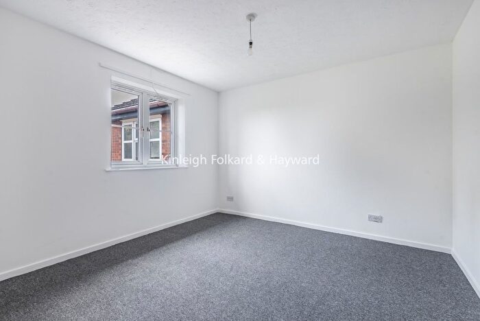 2 Bedroom Flat For Sale In Stubbs Drive, Bermondsey, London, SE16