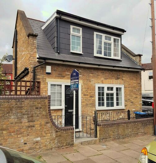 2 Bedroom Detached House To Rent In Marlborough Road, Wood Green, N22