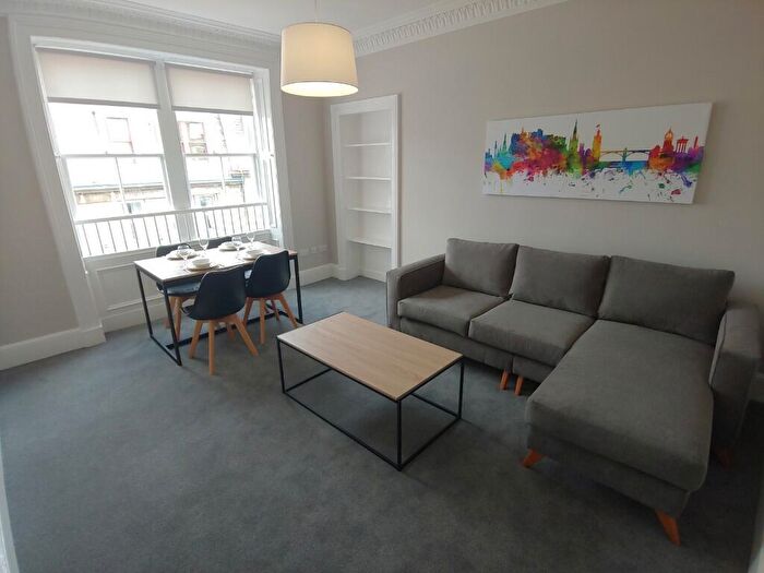 3 Bedroom Flat To Rent In South Oxford Street, Edinburgh, EH8