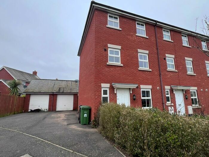 4 Bedroom Town House To Rent In Honeysuckle Square, Wymondham, NR18