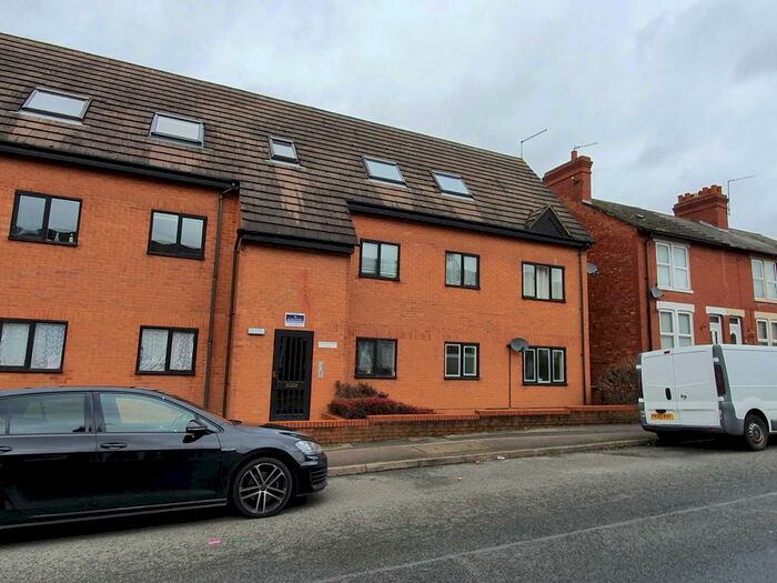 2 Bedroom Flat To Rent In Portland Road, Rushden NN10