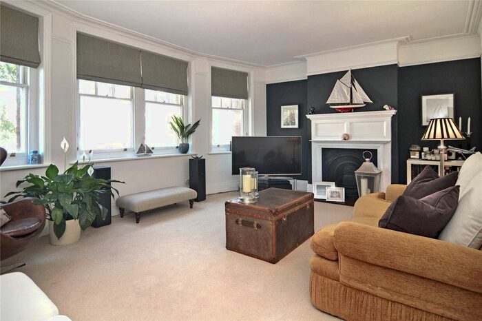 2 Bedroom Flat To Rent In High Street, Teddington, TW11