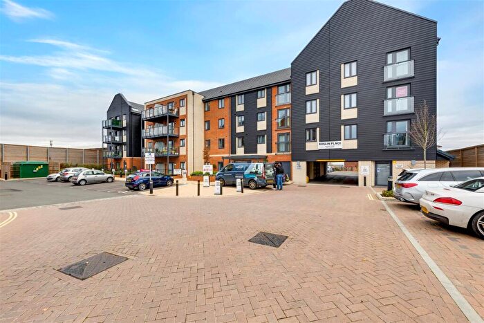 2 Bedroom Apartment For Sale In Station Road, Hook, RG27