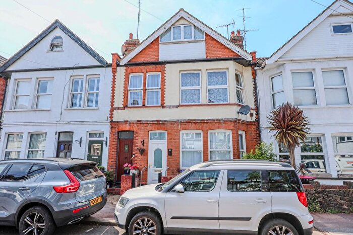 3 Bedroom Flat For Sale In Westbourne Grove, Westcliff-On-Sea, SS0