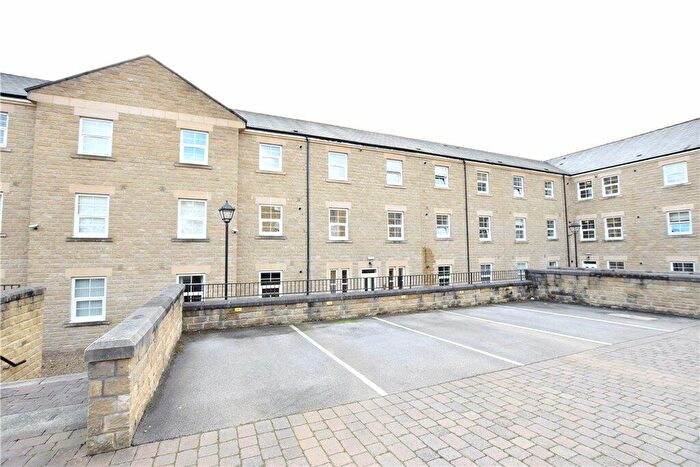 2 Bedroom Apartment To Rent In Stoneleigh Court, Shadwell Lane, Leeds, LS17