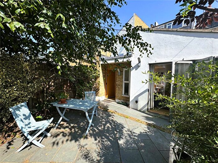 1 Bedroom Garage / Parking To Rent In Stanbridge Road, London, SW15
